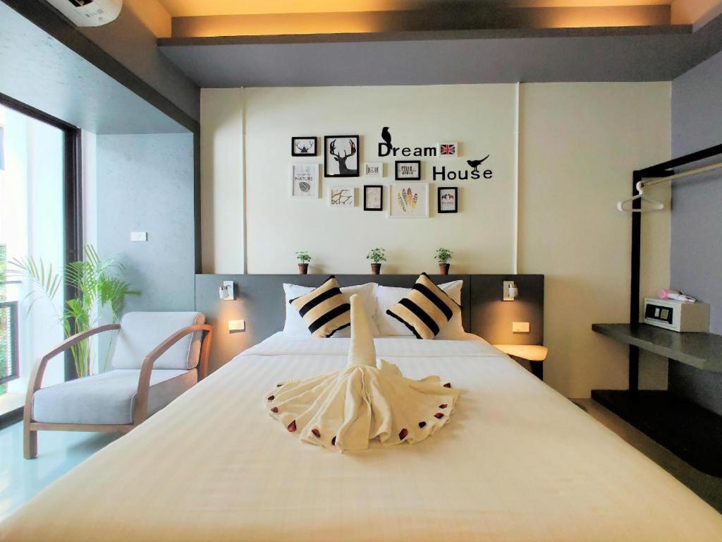 Silom Studios Бангкок Екстер'єр фото