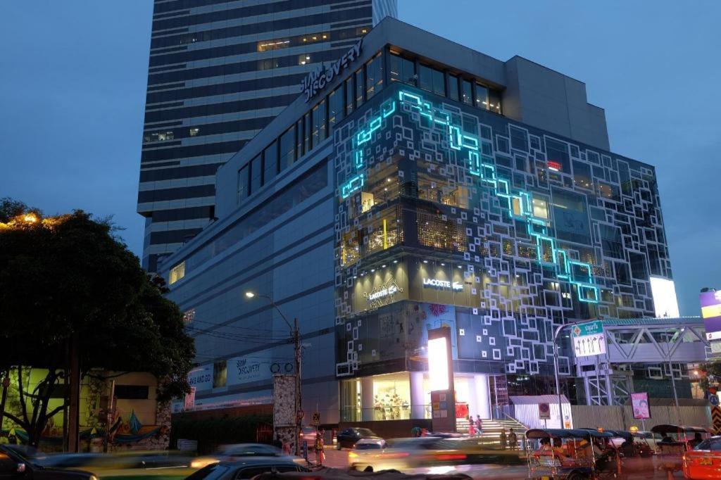 Silom Studios Бангкок Екстер'єр фото