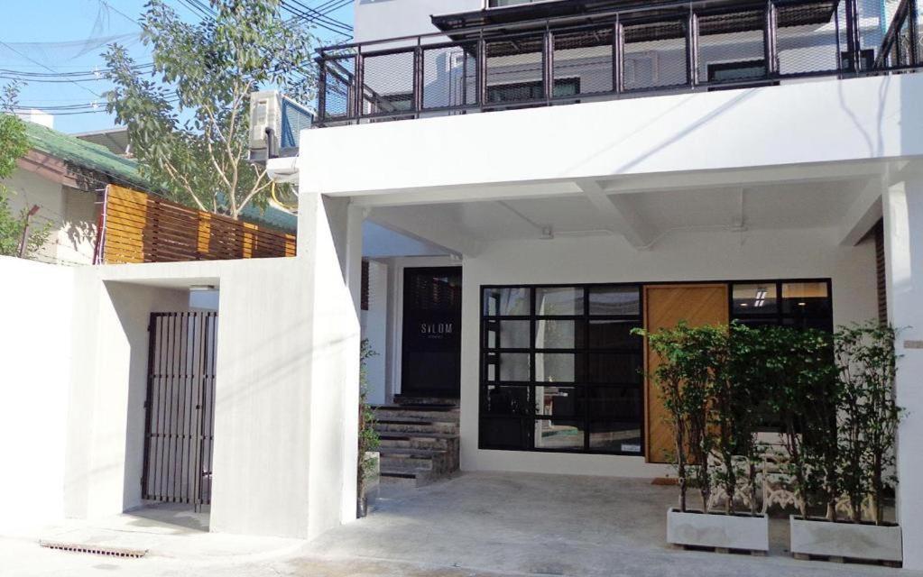 Silom Studios Бангкок Екстер'єр фото