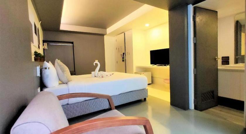 Silom Studios Бангкок Екстер'єр фото