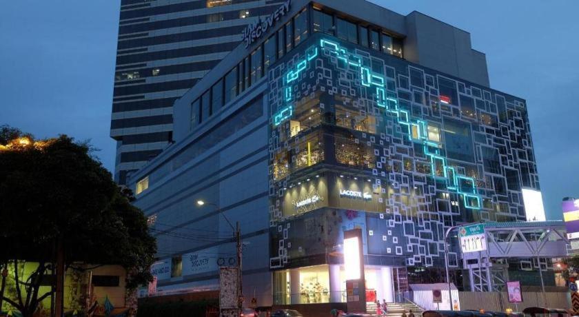 Silom Studios Бангкок Екстер'єр фото